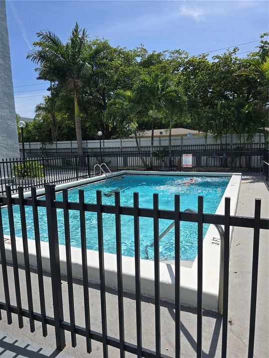 Active With Contract: $172,000 (2 beds, 2 baths, 920 Square Feet)