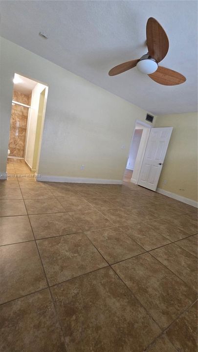 Active With Contract: $172,000 (2 beds, 2 baths, 920 Square Feet)