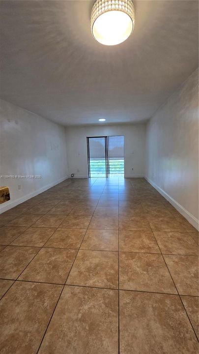 Active With Contract: $172,000 (2 beds, 2 baths, 920 Square Feet)