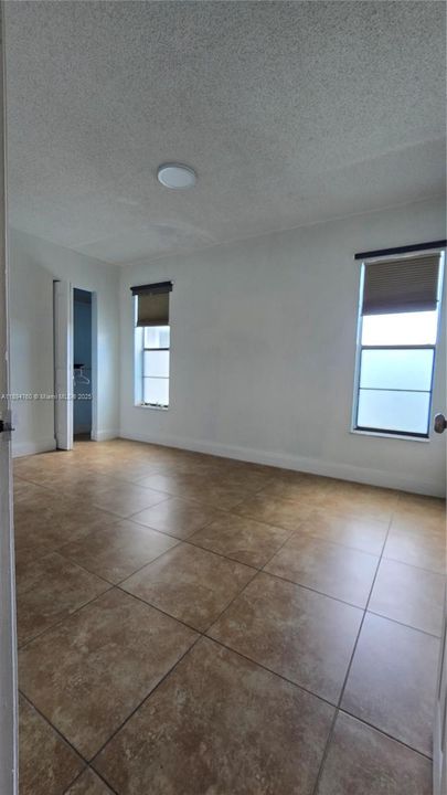 Active With Contract: $172,000 (2 beds, 2 baths, 920 Square Feet)