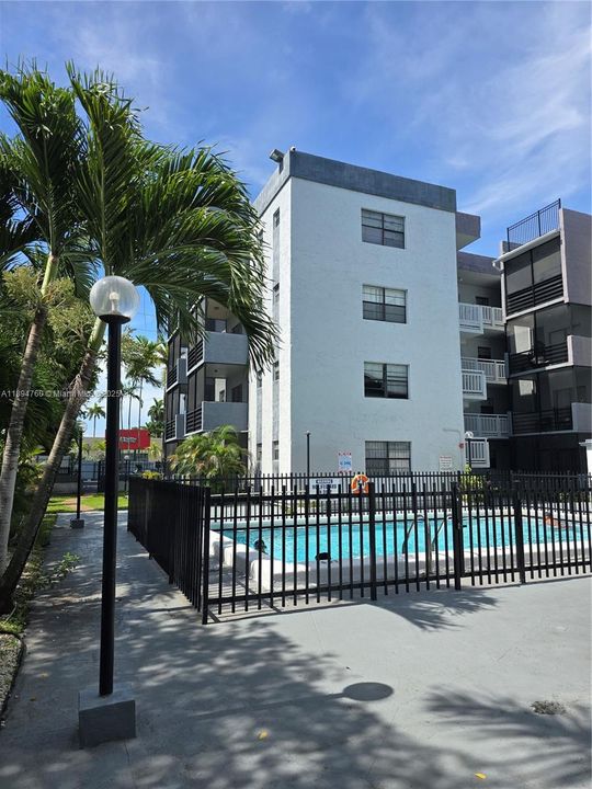 Active With Contract: $172,000 (2 beds, 2 baths, 920 Square Feet)