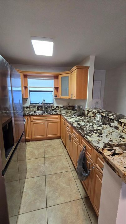 Active With Contract: $172,000 (2 beds, 2 baths, 920 Square Feet)