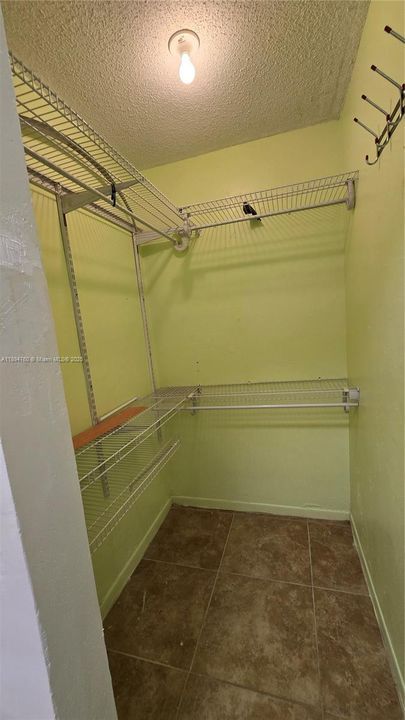 Active With Contract: $172,000 (2 beds, 2 baths, 920 Square Feet)