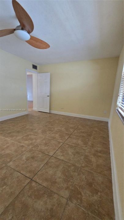 Active With Contract: $172,000 (2 beds, 2 baths, 920 Square Feet)