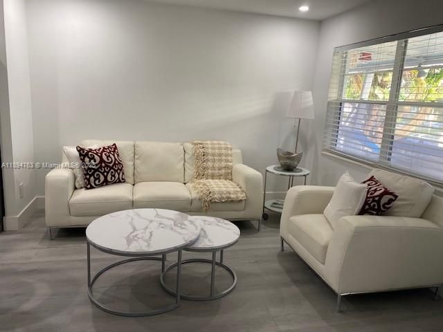 В аренду: $1,800 (1 спален, 1 ванн, 593 Квадратных фут)