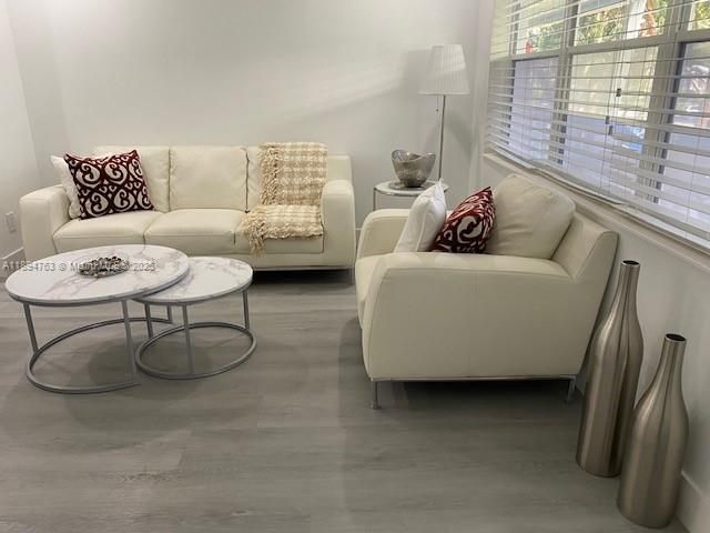 В аренду: $1,800 (1 спален, 1 ванн, 593 Квадратных фут)