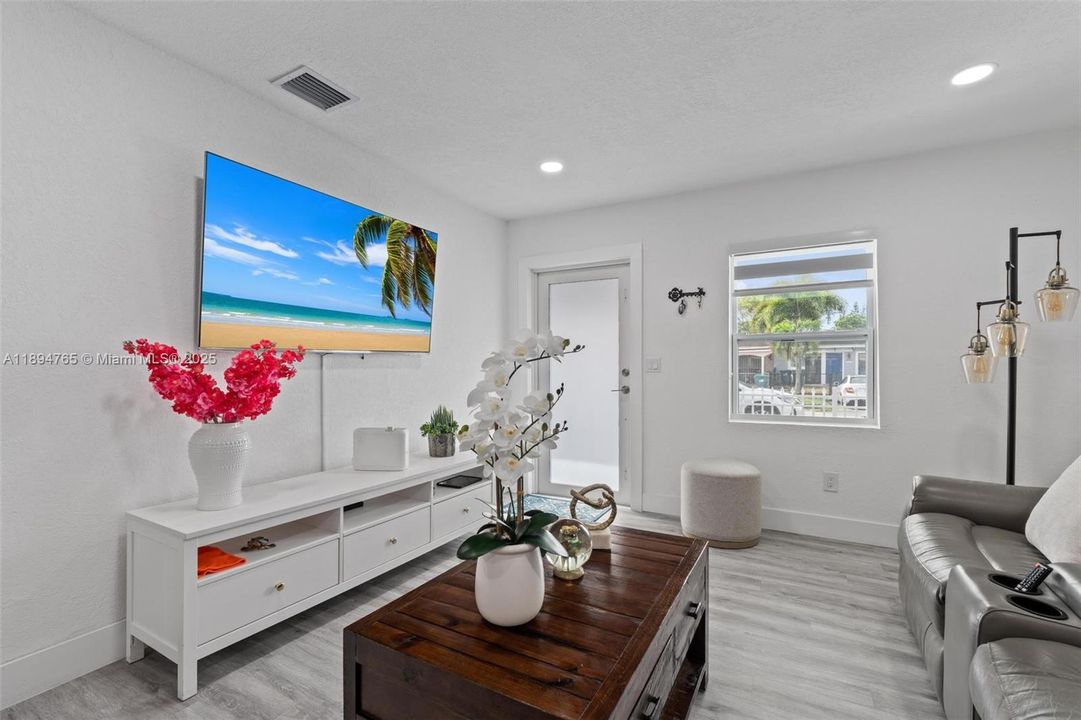 En Venta: $365,000 (3 camas, 1 baños, 1157 Pies cuadrados)