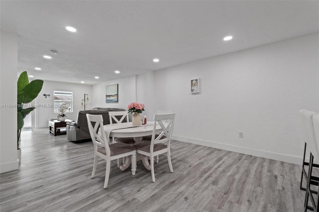 En Venta: $365,000 (3 camas, 1 baños, 1157 Pies cuadrados)