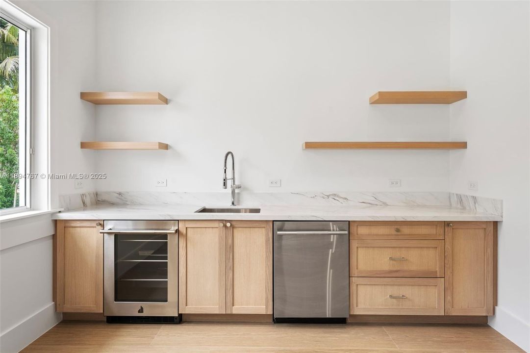 待售: $7,968,000 (8 贝兹, 9 浴室, 6819 平方英尺)