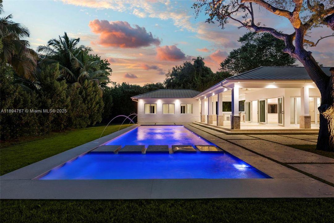 待售: $7,968,000 (8 贝兹, 9 浴室, 6819 平方英尺)