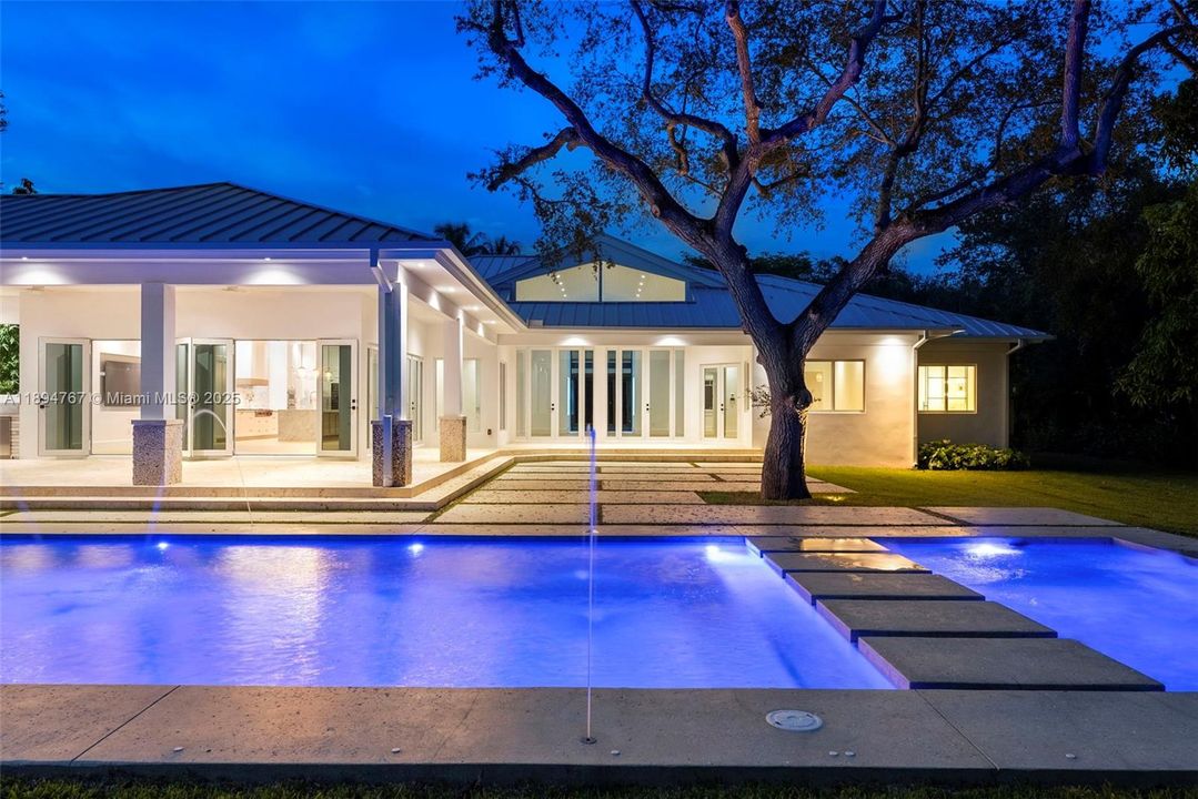 待售: $7,968,000 (8 贝兹, 9 浴室, 6819 平方英尺)