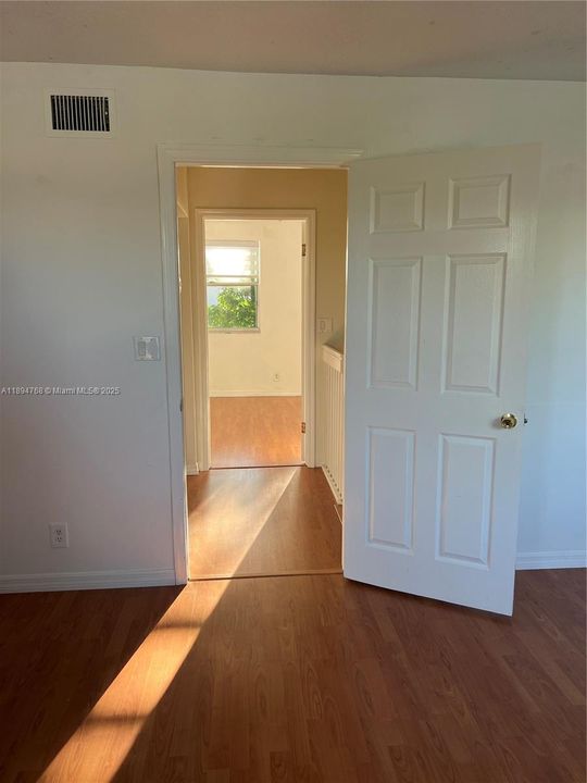 For Sale: $318,000 (2 beds, 2 baths, 1122 Square Feet)