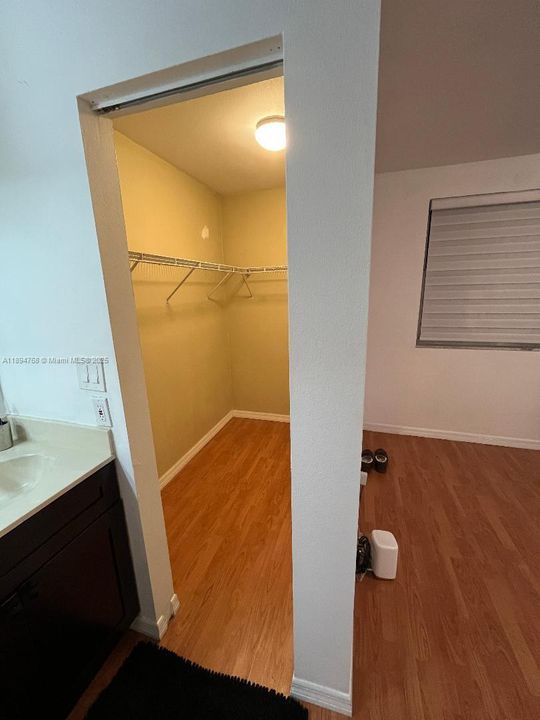 For Sale: $318,000 (2 beds, 2 baths, 1122 Square Feet)