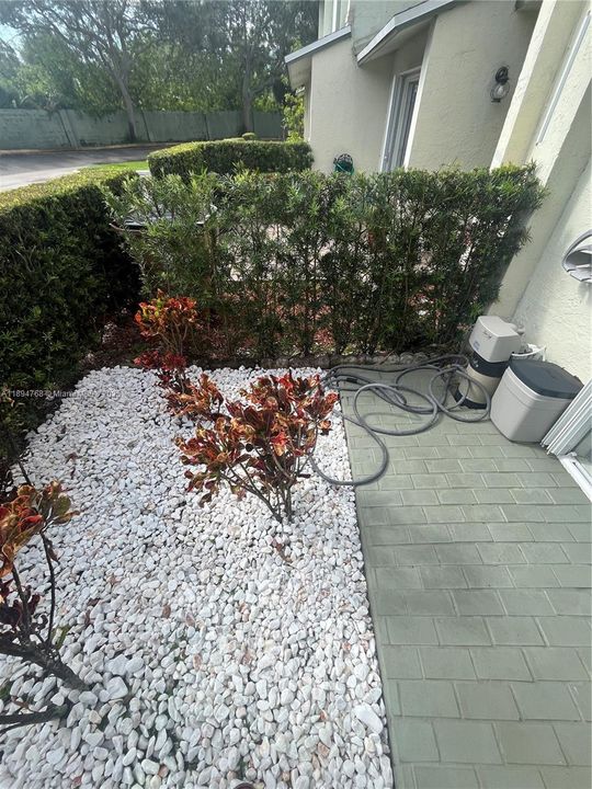 For Sale: $318,000 (2 beds, 2 baths, 1122 Square Feet)