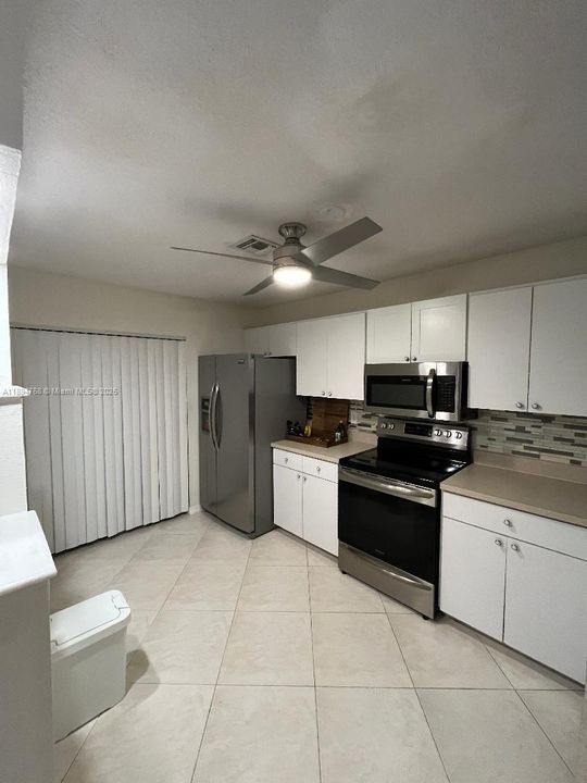 For Sale: $318,000 (2 beds, 2 baths, 1122 Square Feet)