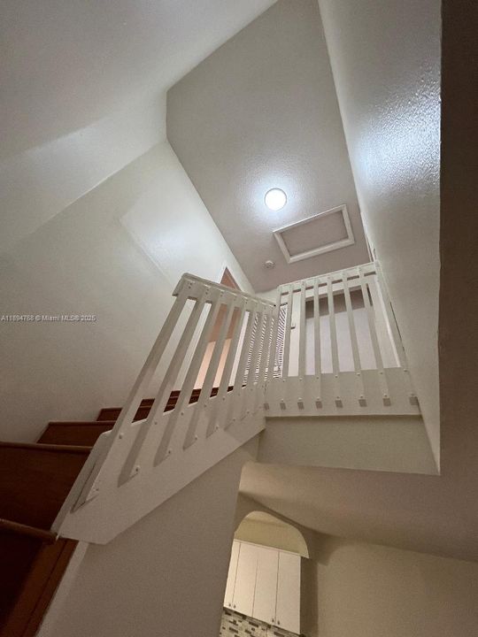 For Sale: $318,000 (2 beds, 2 baths, 1122 Square Feet)