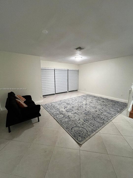 For Sale: $318,000 (2 beds, 2 baths, 1122 Square Feet)