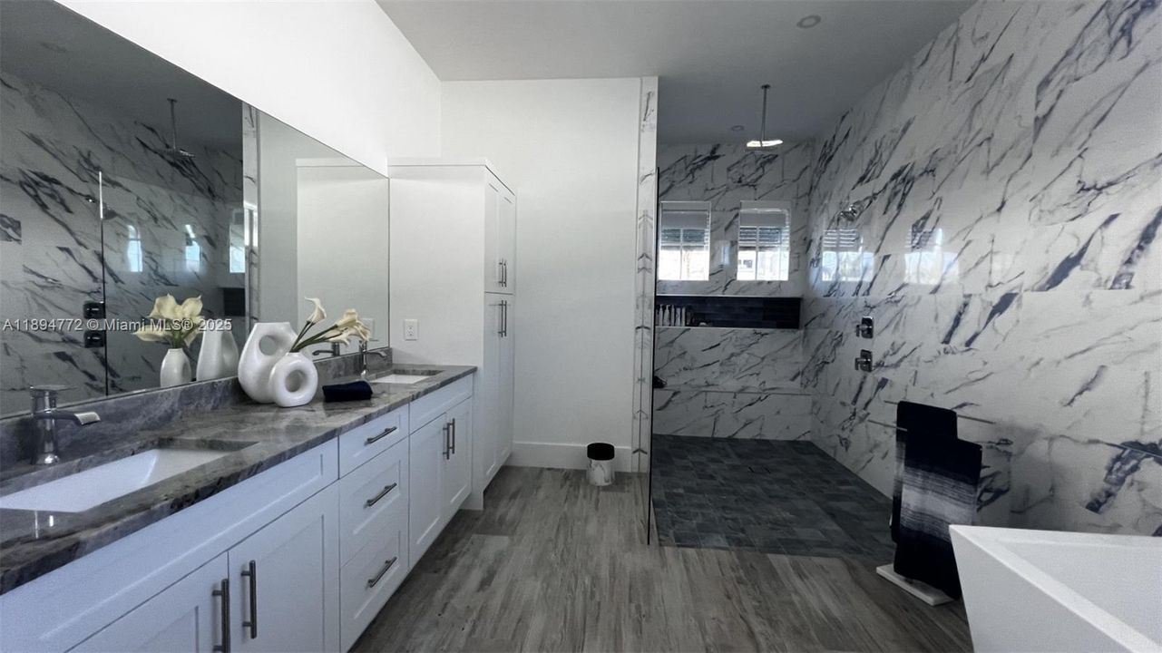 For Sale: $3,095,000 (3 beds, 3 baths, 0 Square Feet)