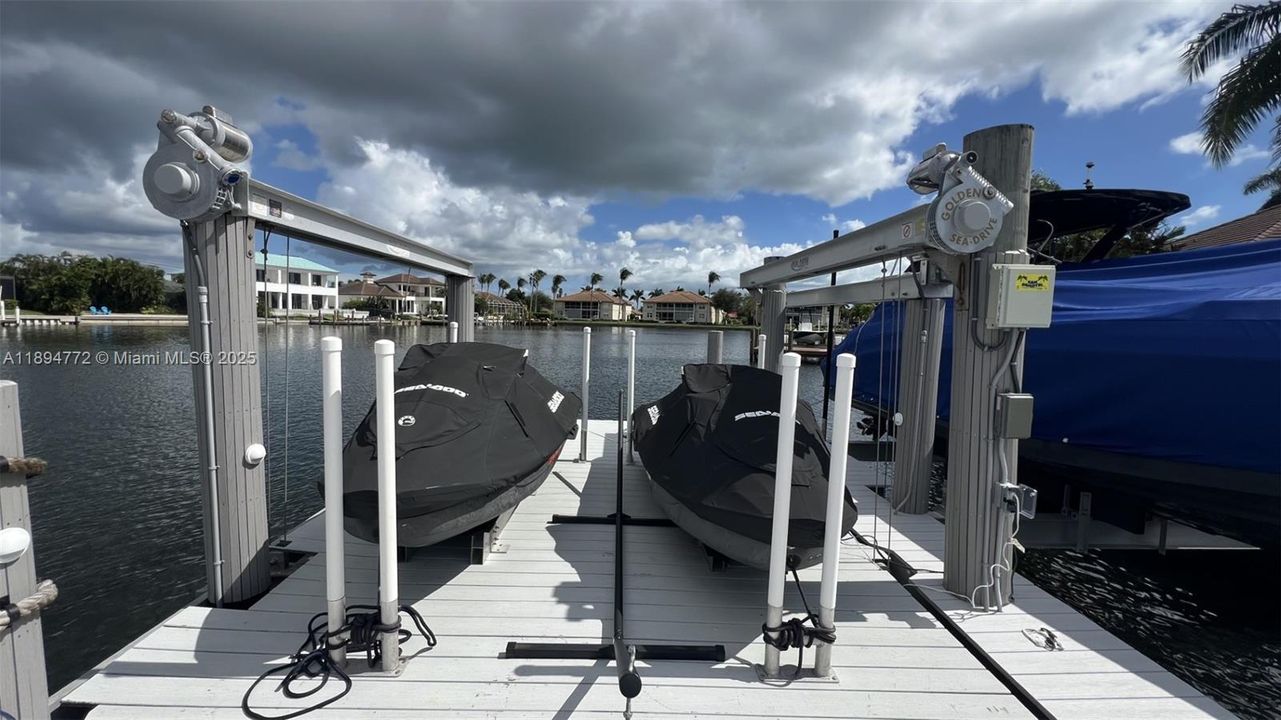 For Sale: $3,095,000 (3 beds, 3 baths, 0 Square Feet)