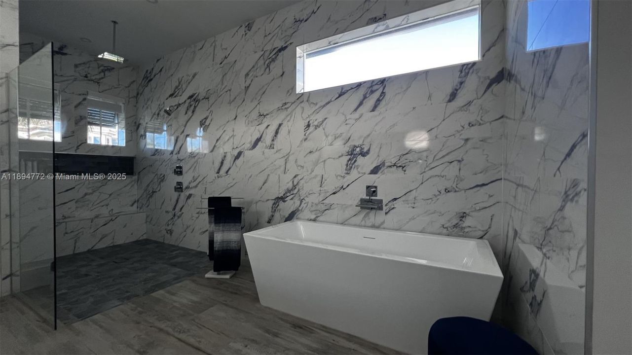 For Sale: $3,095,000 (3 beds, 3 baths, 0 Square Feet)