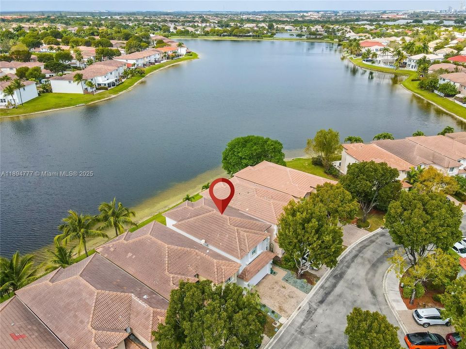 Недавно арендовано: $6,000 (4 спален, 2 ванн, 2400 Квадратных фут)