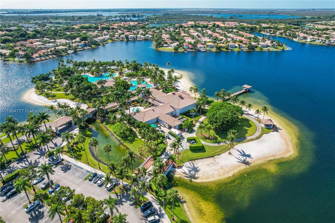 Недавно арендовано: $6,000 (4 спален, 2 ванн, 2400 Квадратных фут)