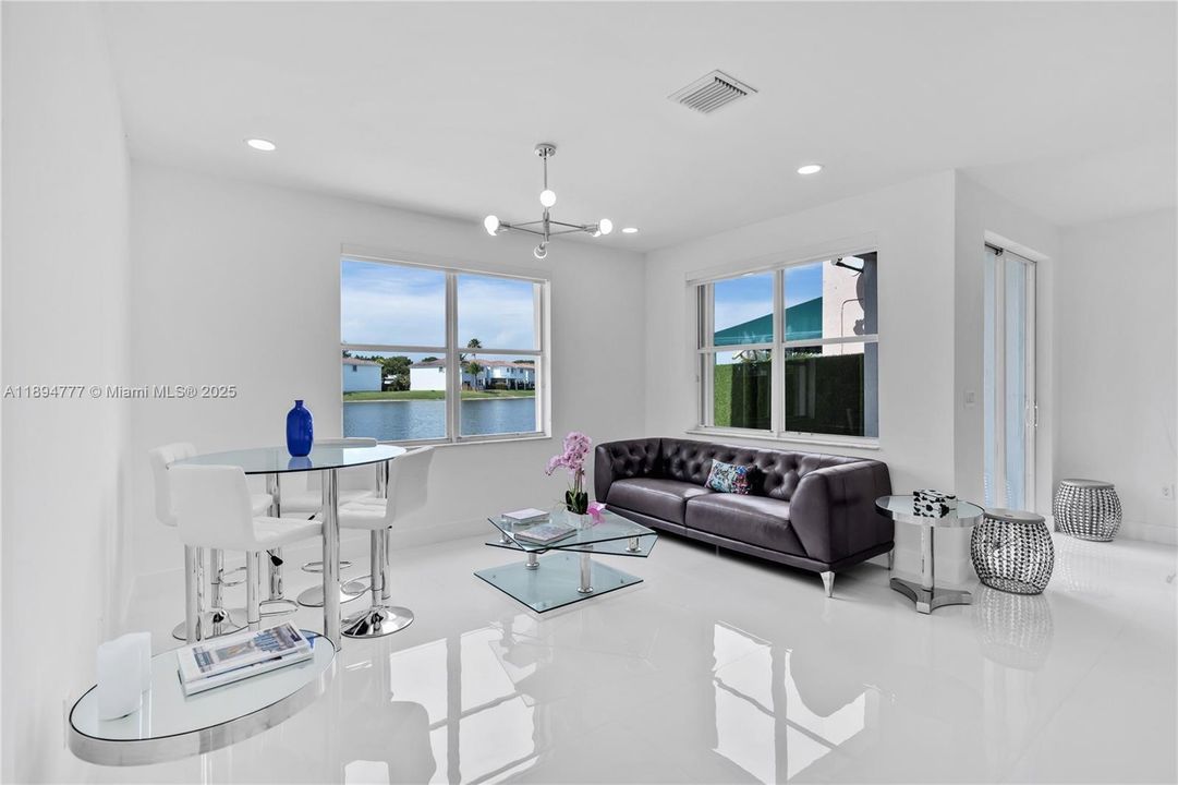 Недавно арендовано: $6,000 (4 спален, 2 ванн, 2400 Квадратных фут)