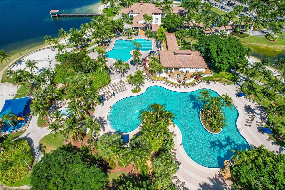 Недавно арендовано: $6,000 (4 спален, 2 ванн, 2400 Квадратных фут)