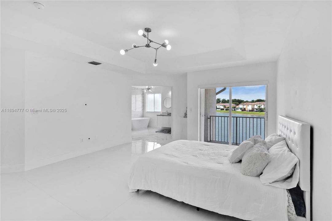 Недавно арендовано: $6,000 (4 спален, 2 ванн, 2400 Квадратных фут)