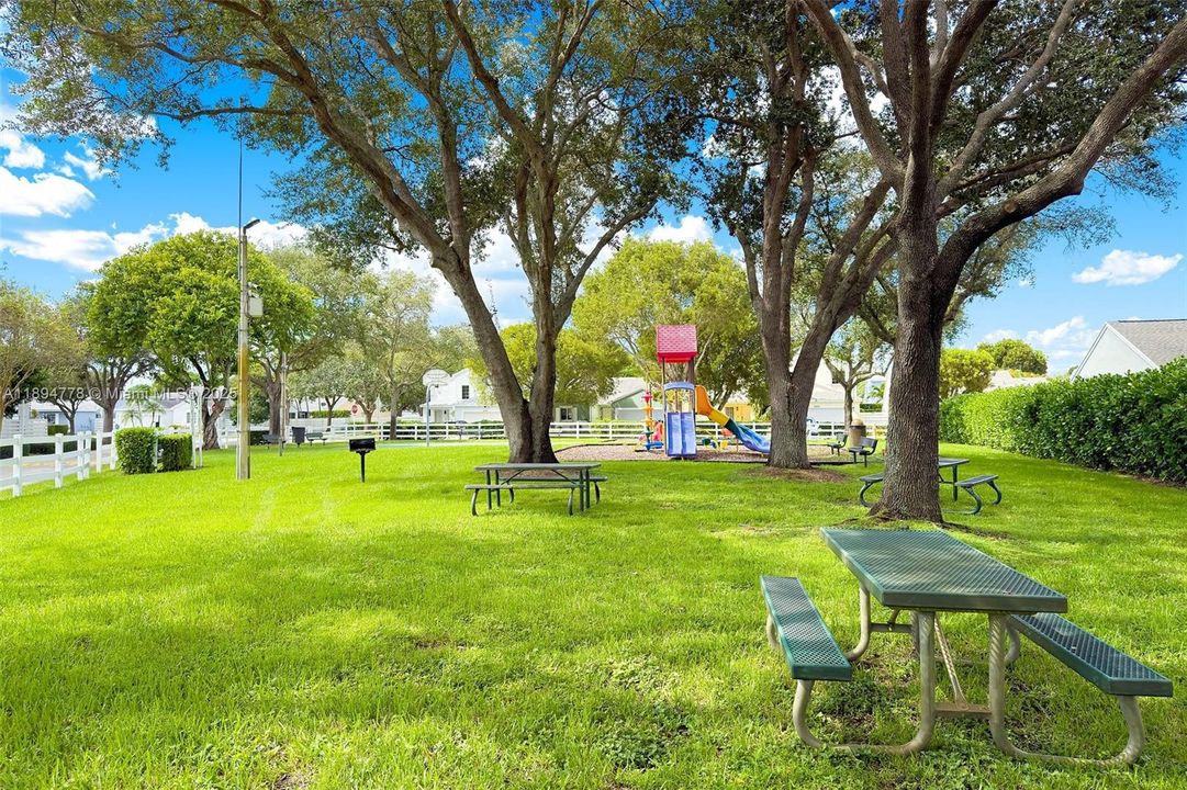 Active With Contract: $660,000 (4 beds, 2 baths, 2084 Square Feet)