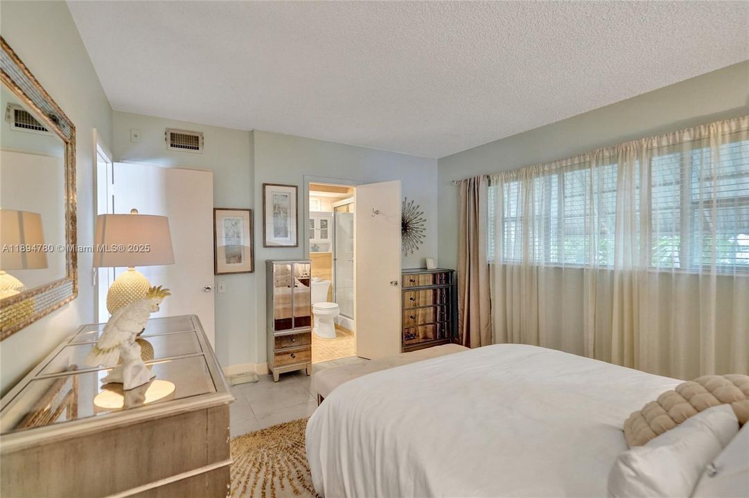 En Venta: $239,000 (2 camas, 2 baños, 1050 Pies cuadrados)