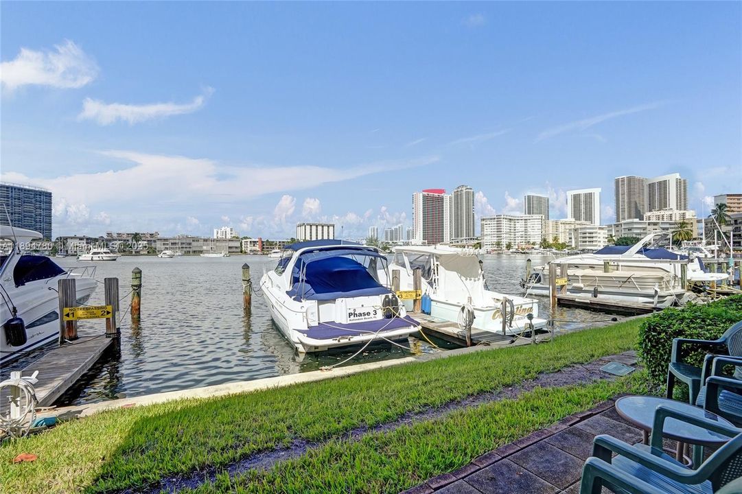 En Venta: $239,000 (2 camas, 2 baños, 1050 Pies cuadrados)