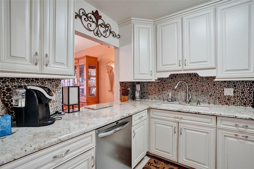 En Venta: $239,000 (2 camas, 2 baños, 1050 Pies cuadrados)