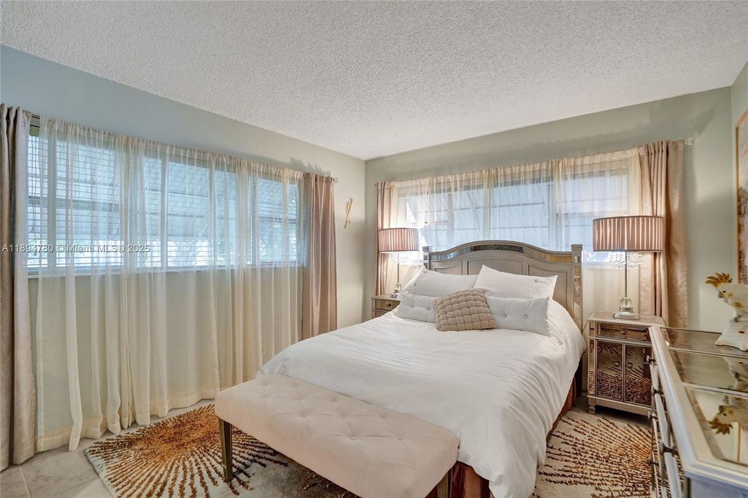 En Venta: $239,000 (2 camas, 2 baños, 1050 Pies cuadrados)