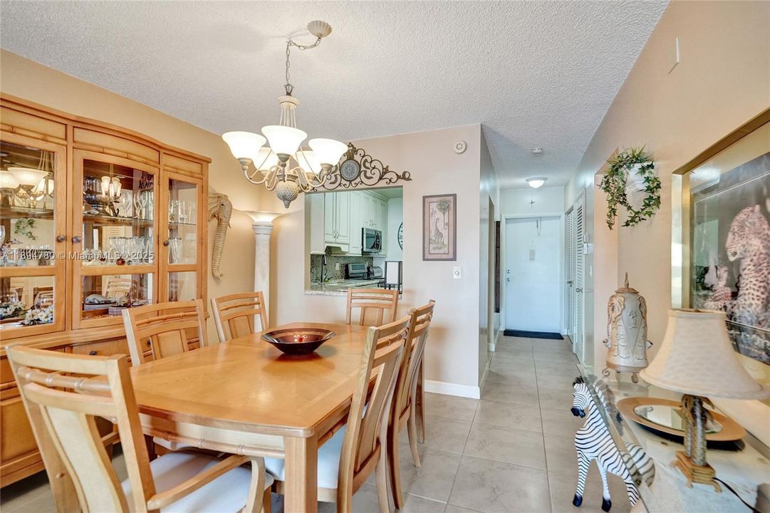 En Venta: $239,000 (2 camas, 2 baños, 1050 Pies cuadrados)