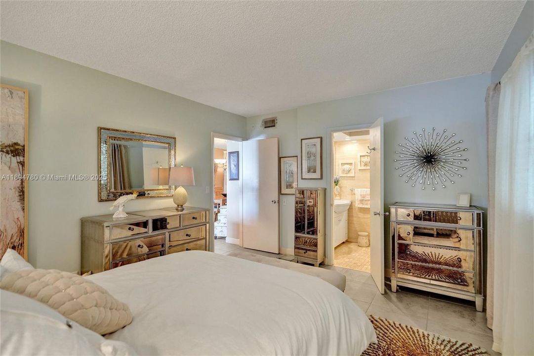 En Venta: $239,000 (2 camas, 2 baños, 1050 Pies cuadrados)