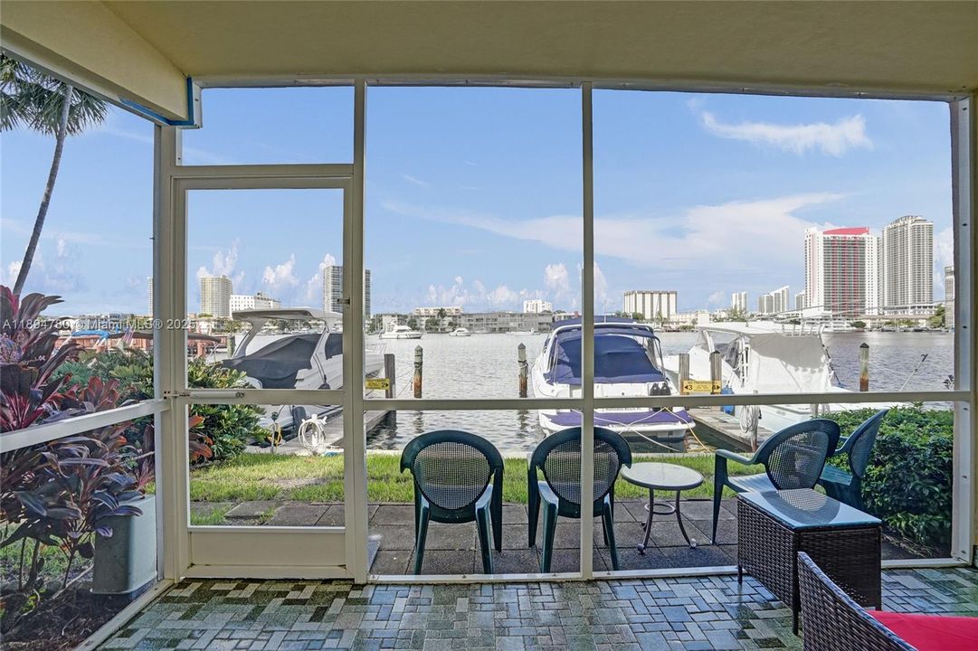 En Venta: $239,000 (2 camas, 2 baños, 1050 Pies cuadrados)