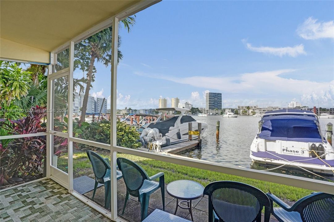 En Venta: $239,000 (2 camas, 2 baños, 1050 Pies cuadrados)