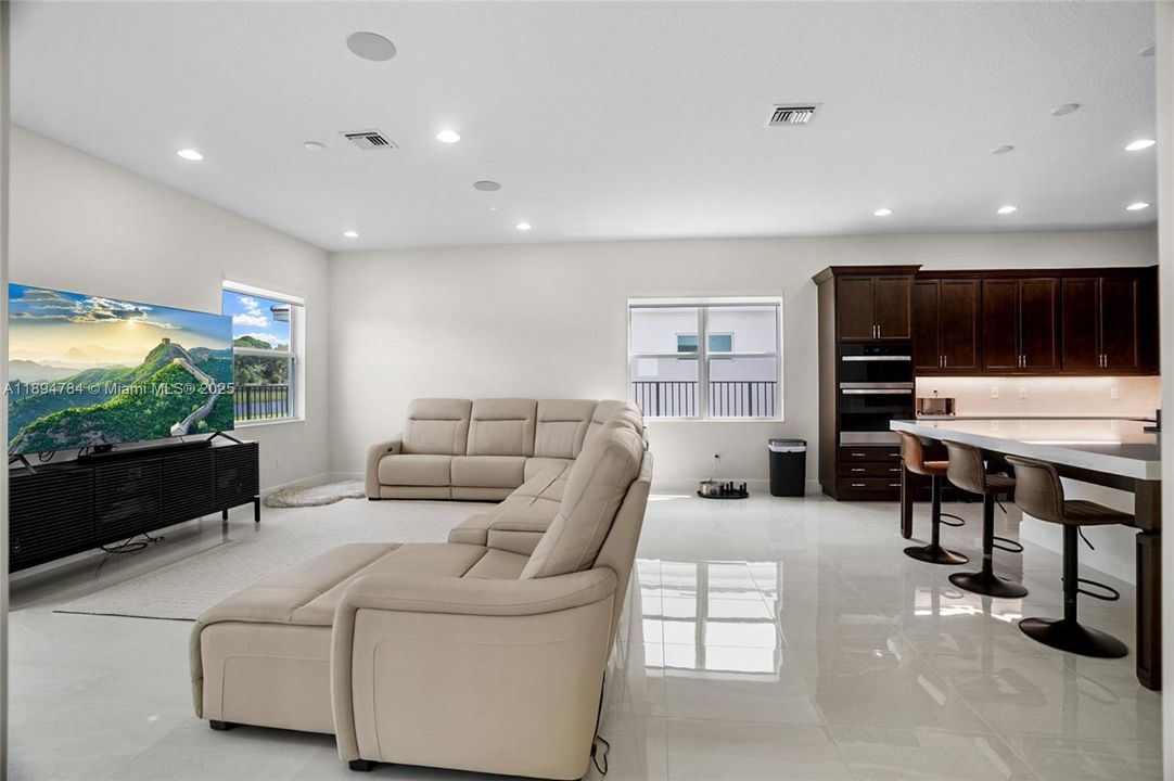 待售: $1,175,000 (4 贝兹, 4 浴室, 3969 平方英尺)