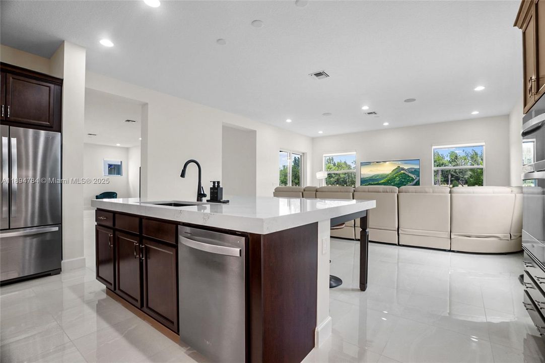 待售: $1,175,000 (4 贝兹, 4 浴室, 3969 平方英尺)