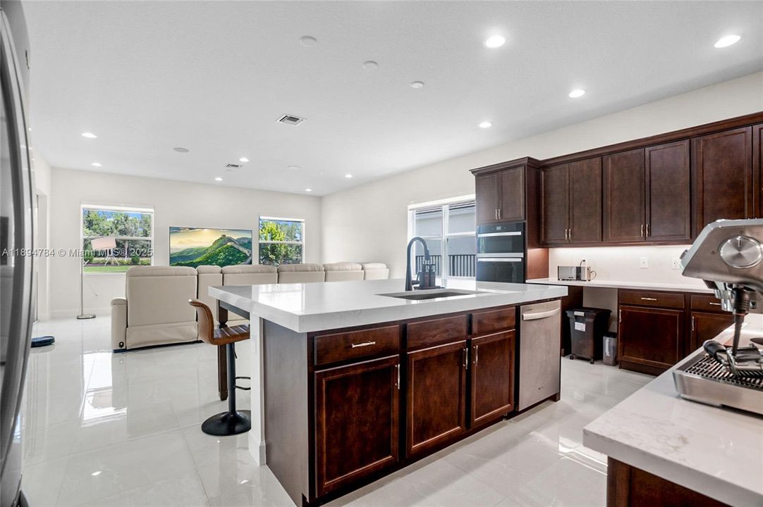 待售: $1,175,000 (4 贝兹, 4 浴室, 3969 平方英尺)