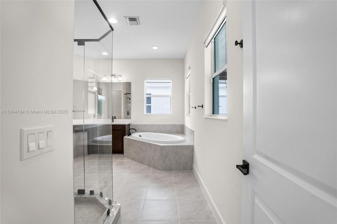 待售: $1,175,000 (4 贝兹, 4 浴室, 3969 平方英尺)