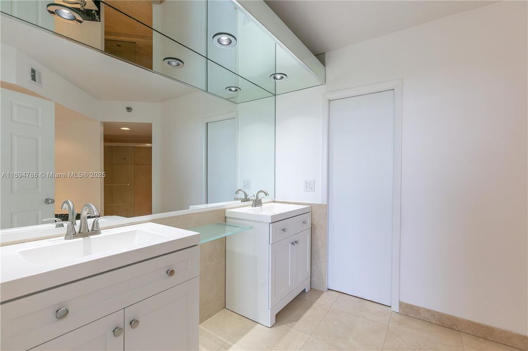 待售: $450,000 (2 贝兹, 2 浴室, 1361 平方英尺)