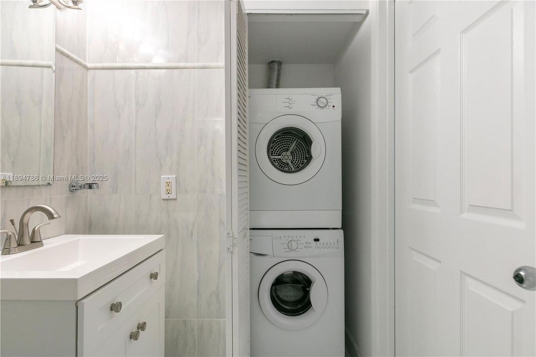 待售: $450,000 (2 贝兹, 2 浴室, 1361 平方英尺)