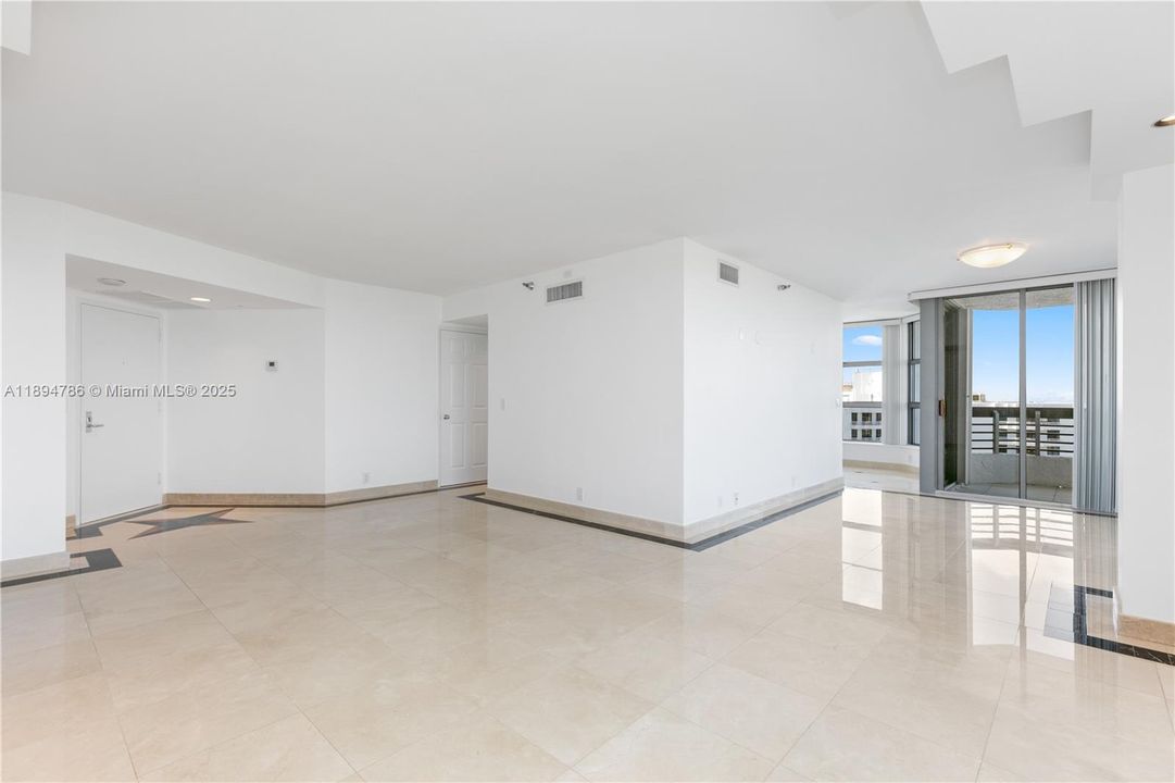 待售: $450,000 (2 贝兹, 2 浴室, 1361 平方英尺)