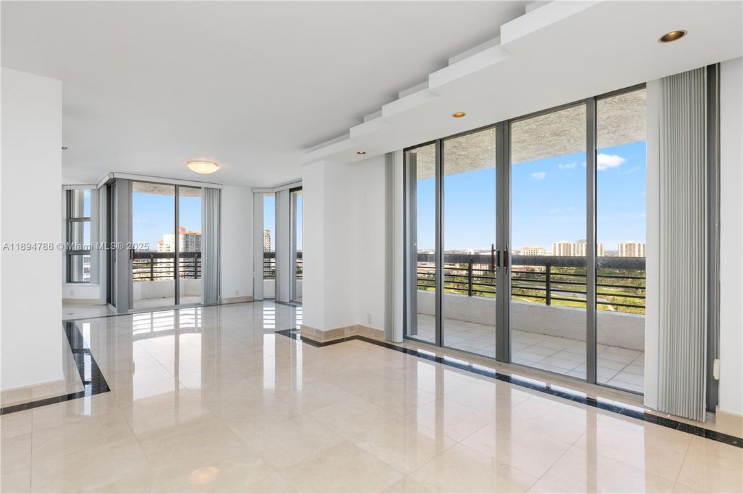 待售: $450,000 (2 贝兹, 2 浴室, 1361 平方英尺)