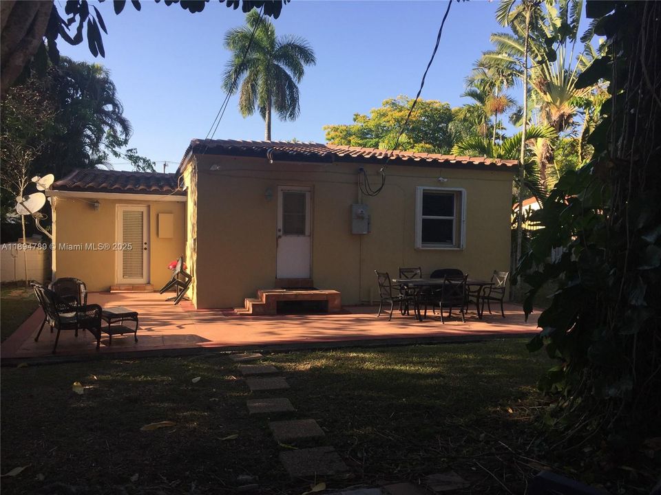 Large concrete patio ideal for entertaining