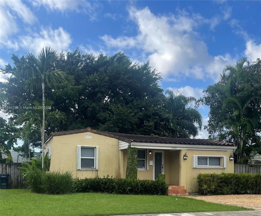 На продажу: $869,000 (3 спален, 2 ванн, 930 Квадратных фут)