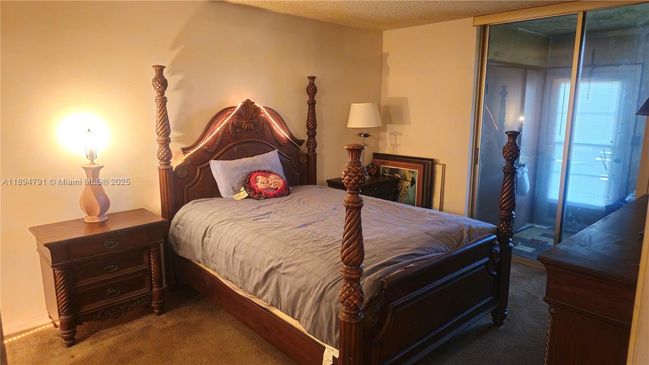 Active With Contract: $92,500 (1 beds, 1 baths, 721 Square Feet)