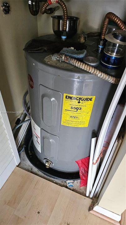 Active With Contract: $92,500 (1 beds, 1 baths, 721 Square Feet)